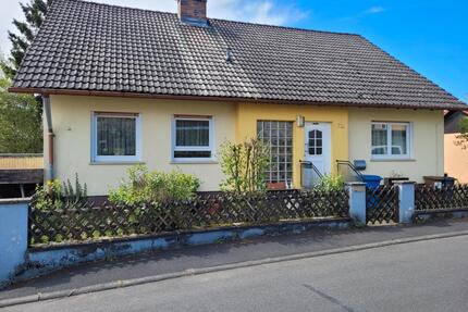 Einfamilienhaus mit 211 m² Wohnfläche in Unterleichtersbach - Oberleichtersbach
