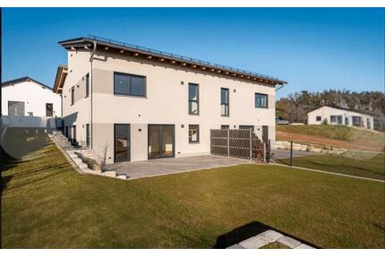 Neubau-Doppelhaushälfte in Walderbach – energieeffizient, modern