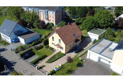 Wohnen und Arbeiten vereint - hochwertiges Einfamilienhaus mit Praxis und Doppelgarage - Taucha
