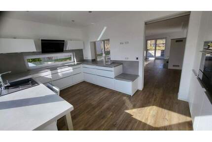 Terassenwohnung mit Kamin, Küche, 2 Stellpl, Gebäudeservice inkl. - Petersberg Marbach