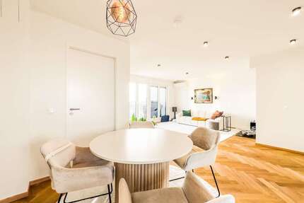 Wohnung zum Mieten in Düsseldorf 2.430,00 € 105.12 m²