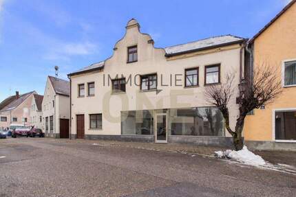 Wohn- und Geschäftshaus mit außergewöhnlichem Entwicklungspotenzial im Herzen von Geiselhöring