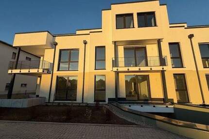 Gehobene 4 Zimmer Wohnung mit erstklassiger Ausstattung und großzügigem Balkon ! - Greifswald Groß Schönwalde