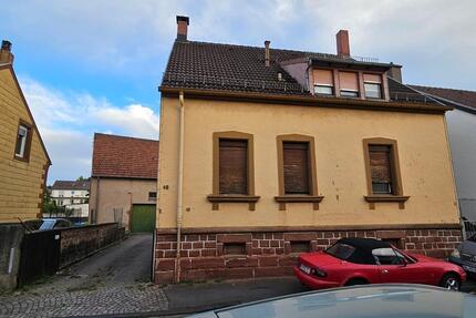 Einfamilienhaus mit großer Scheune in Zweibrücken-Ixheim