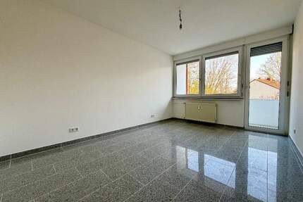 Erstbezug nach Sanierung mit Balkon und Einbauküche: Geschmackvolle 2-Zimmer-Wohnung - Frankfurt am Main Sindlingen