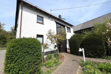 Top-Gelegenheit! Einfamilienhaus mit Einliegerwohnung in Tiefenbach zu verkaufen!