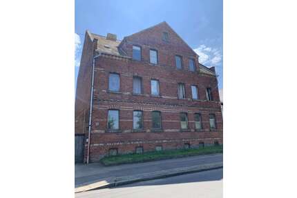 Haus zum Kaufen in Schkeuditz 165.000,00 € 250 m²