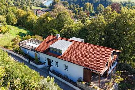 Haus zum Kaufen in Burghausen 750.000,00 € 202 m²