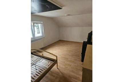 Dachwohnung - 700,00&nbsp;EUR Kaltmiete, ca.&nbsp; 70,00&nbsp;m&sup2; in Kümmersbruck (PLZ: 92245)