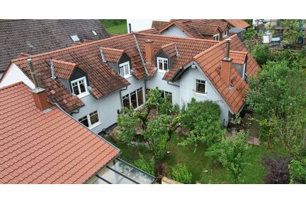 Großzügiges Einfamilienhaus mit 2 kleineren Einliegerwohnungen u. traumhaftem Garten - Wiesloch