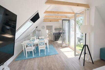 **Charmante Dachgeschosswohnung mit Loggia & Weitblick – Ruhe & Natur pur** - Upgant-Schott