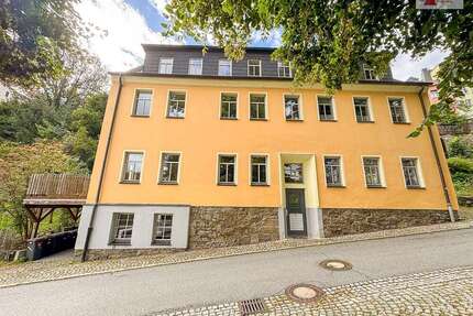 Haus zum Kaufen in SchwarzenbergErzgebirge 275.000,00 € 330.51 m² - Schwarzenberg/Erzgebirge
