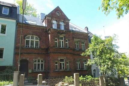 Kreuzbergviertel: Teilsaniertes Jugendstil-Mehrfamilienhaus mit weiterem Fertigstellungsbedarf und Baugenehmigung für große Balkone - Münchberg