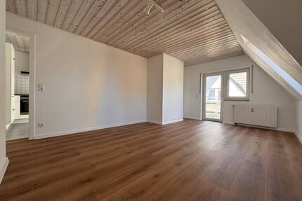 Helle 2,5-Zimmer-DG-Wohnung mit großem Balkon & Homeoffice in der Innenstadt - Crailsheim
