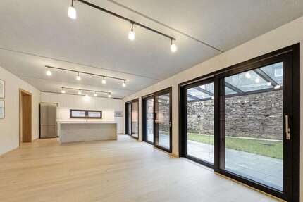 Haus zum Kaufen in Würzburg 1.095.000,00 € 215 m²