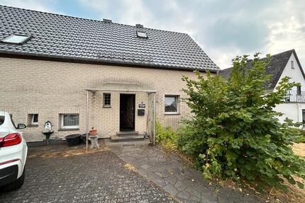 Freistehendes Einfamilienhaus mit großem Grundstück und Werkstatt - Ulmen