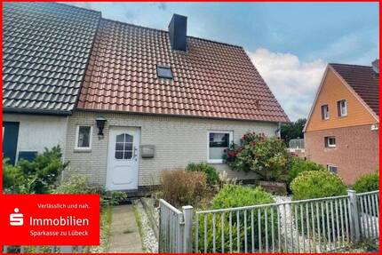 Doppelhaushälfte mit viel Potenzial auf einem großen Erbpachtgrundstück - Lübeck Travemünde