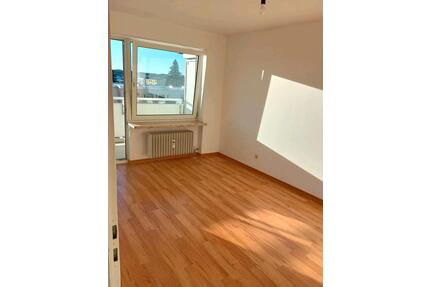 2-Zimmer, Küche, Bad +TG - 1.350,00&nbsp;EUR Kaltmiete, ca.&nbsp; 55,00&nbsp;m&sup2; in Germering (PLZ: 82110)