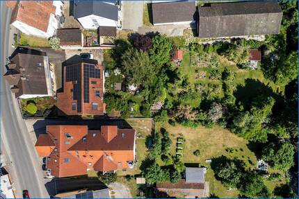 Stimmungsvolles EFH mit sehr großem, idyllischem Grundstück an der Aach (knapp 1800 qm)! - Volkertshausen