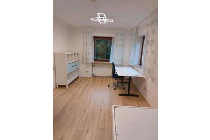 Möbliertes Zimmer mit Wohnküchen, Bad und Gartenmitbenutzung - München Bogenhausen