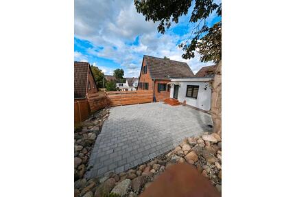 Ratzeburg: Sanierte 3,5-Zi.-Whg. (110 m²) mit Terrasse & Carport