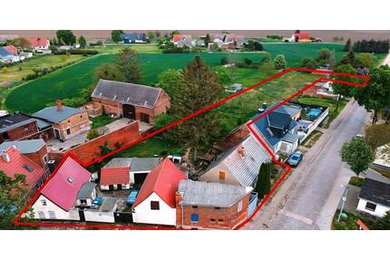 Bauernhof in Calbe zu Verkaufen Hof mit Anbau und Scheune - Calbe (Saale)