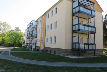 Erdgeschosswohnung mit Balkon und Blick ins Grüne - Lucka