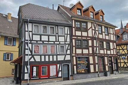 Zwei Fachwerkhäuser mitten in Schotten