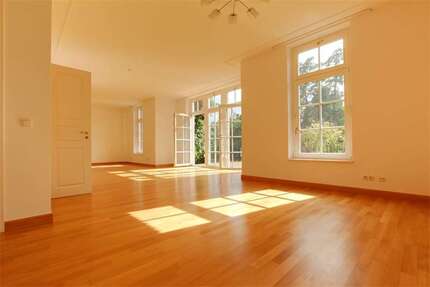 Haus zum Mieten in Kronberg 5.600,00 € 235 m²