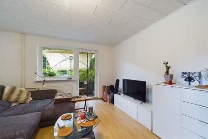 St. Gertrud - Karlshof: charmante 3 Zimmer Erdgeschosswohnung mit Balkon in kleinem Mehrfamilienhaus - optional mit Stellplatz - Lübeck / Sankt Gertrud