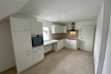 Moderne Dachgeschosswohnung in Mertesdorf mit Balkon