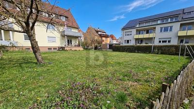 ATTRAKTIV TEILERSCHLOSSEN MIT 3 GARAGEN - Korntal-Münchingen