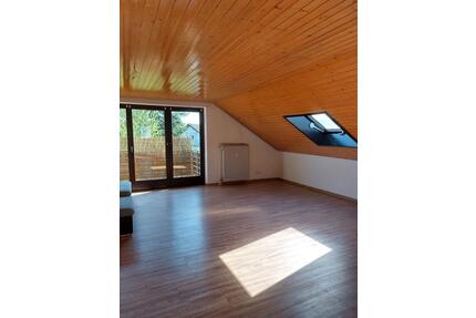 2 Zimmer Dachgeschosswohnung mit Balkon in Obertshausen