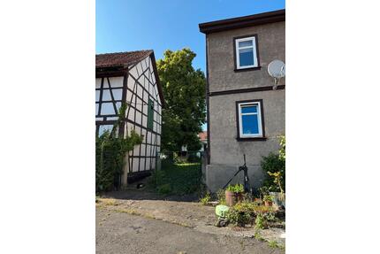 Bauernhof mit Wohnhaus, Brunnen und großem Garten - Drei Gleichen