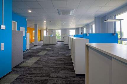 Luxuriöser 247-Schreibtisch am Rheinufer in Monheim am Rhein - Netzwerk