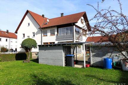 Attraktives Zweifamilienhaus mit Garagen, Stellplätzen und zusätzlichem Grundstück! - Gingen an der Fils