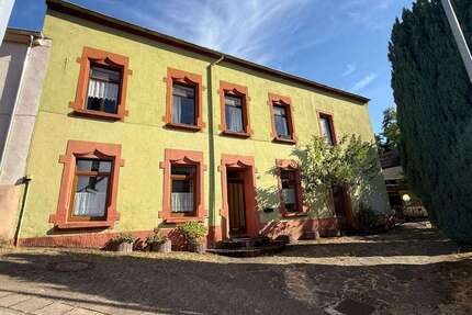 Haus zum Kaufen in Mettlach 139.000,00 € 211 m²