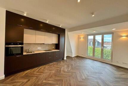 Exklusive Dachgeschosswohnung mit großer Dachterrasse - Erstbezug nach Dachgeschossausbau - Berlin Steglitz