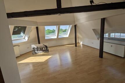 Zentrale 3,5-Zimmer-DG-Wohnung (100 qm) – frei ab 01.05 - Bielefeld