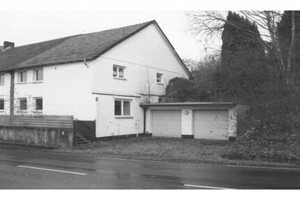 Mehrfamilienhaus, Doppelgarage und Grundstück - Hofgeismar-Hümme