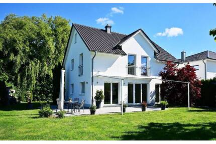 AIGNER - Hochwertiges Einfamilienhaus mit traumhaften Garten - Eurasburg Freienried