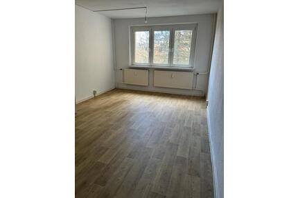 Familienfreundlicher 4-Zimmer-Raumgewinn mit offener Küche und Spielplatz im Innenhof - Gotha
