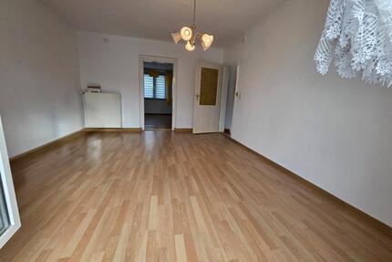 2 Zi.- Whg. mit Balkon 2. Etage, inkl. KFZ Stellplatz - Nienburg (Saale)