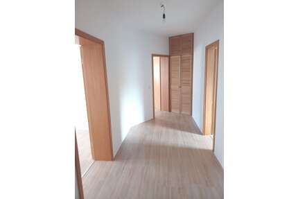 Wohnung zum Mieten in Elsterberg 270,00 € 60.11 m²