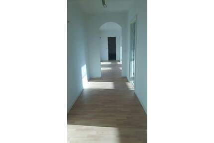 Renovierte, großzügige Wohnung (im 4 OG - kein Aufzug) in der Innenstadt von St. Ingbert, Nähe der Fußgängerzone! FREI!Sofort frei - Sankt Ingbert Rohrbach