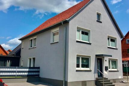 Freist. Einfamilienhaus mit Garten, Doppelgarage und Carport - Breuna