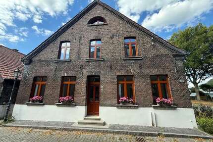 Haus zum Mieten in Hünxe-Krudenburg 1.681,68 € 140.14 m²