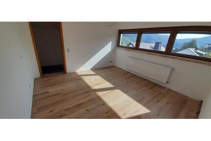 Schöne Dachgeschosswohnung in Kues in saniertem Mehrfamilienhaus - Bernkastel-Kues