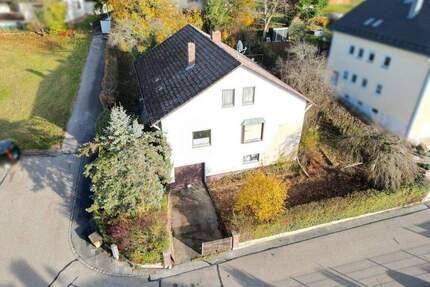 | Haus mit Entwicklungspotenzial | Einfamilienhaus mit großzügigem Grundstück und Ausbaureserve - Leonberg