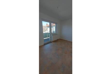 3 Zimmerwohnung mit Balkon - 595,00&nbsp;EUR Kaltmiete, ca.&nbsp; 70,00&nbsp;m&sup2;&nbsp;Wohnfl&auml;che in Borna (PLZ: 04552)